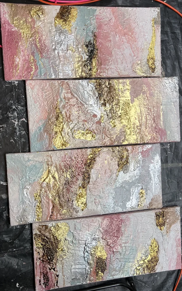 Pink and gold · Chloe